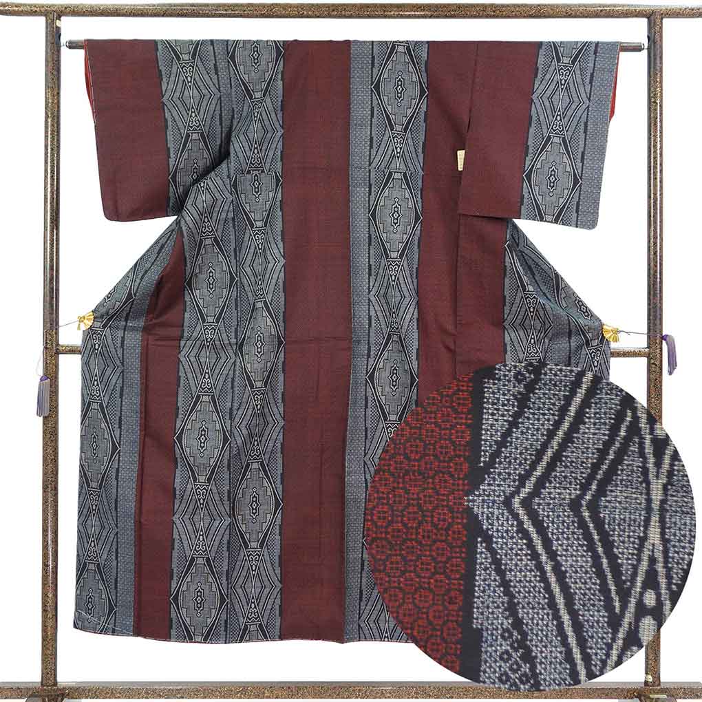 紬 リサイクル着物 身丈151cm 裄62cm 前幅23cm 後幅28cm 袖丈48cm 袖幅32.5cm レディース 袷 抽象柄 裄Sサイズ 秋冬春用 正絹（シルク）レッド 未使用品 リメイク リユース【ランクS】