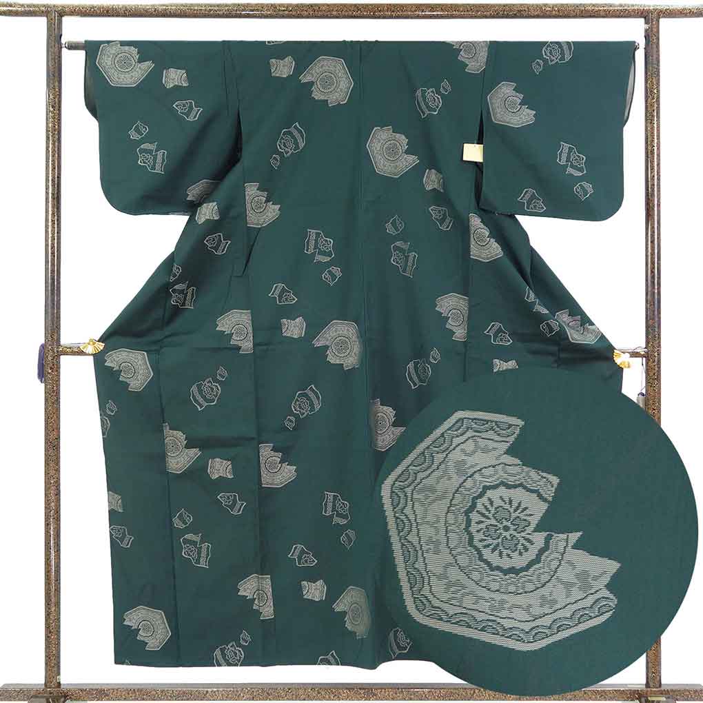 紬 リサイクル着物 身丈157cm 裄65cm 前幅24cm 後幅29cm 袖丈48cm 袖幅33.5cm レディース 単衣 鏡 裄Mサイズ 初夏・初秋用 正絹（シルク）グリーン やや難 リメイク リユース【ランクB】