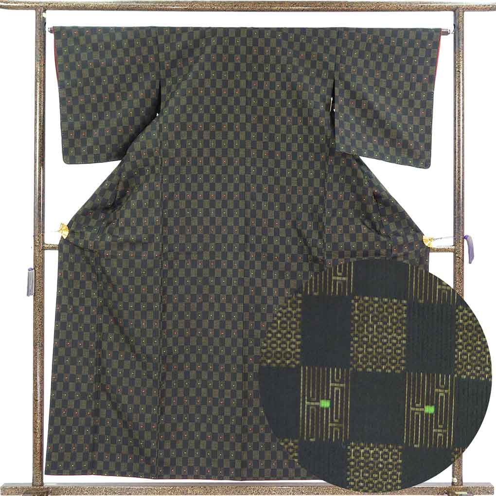 紬 リサイクル着物 身丈159cm 裄64cm 前幅22.5cm 後幅28cm 袖丈49cm 袖幅33cm レディース 胴抜裾八掛 市松 裄Mサイズ 秋冬春用 正絹（シルク）ブラック 未使用品 リメイク リユース【ランクS】