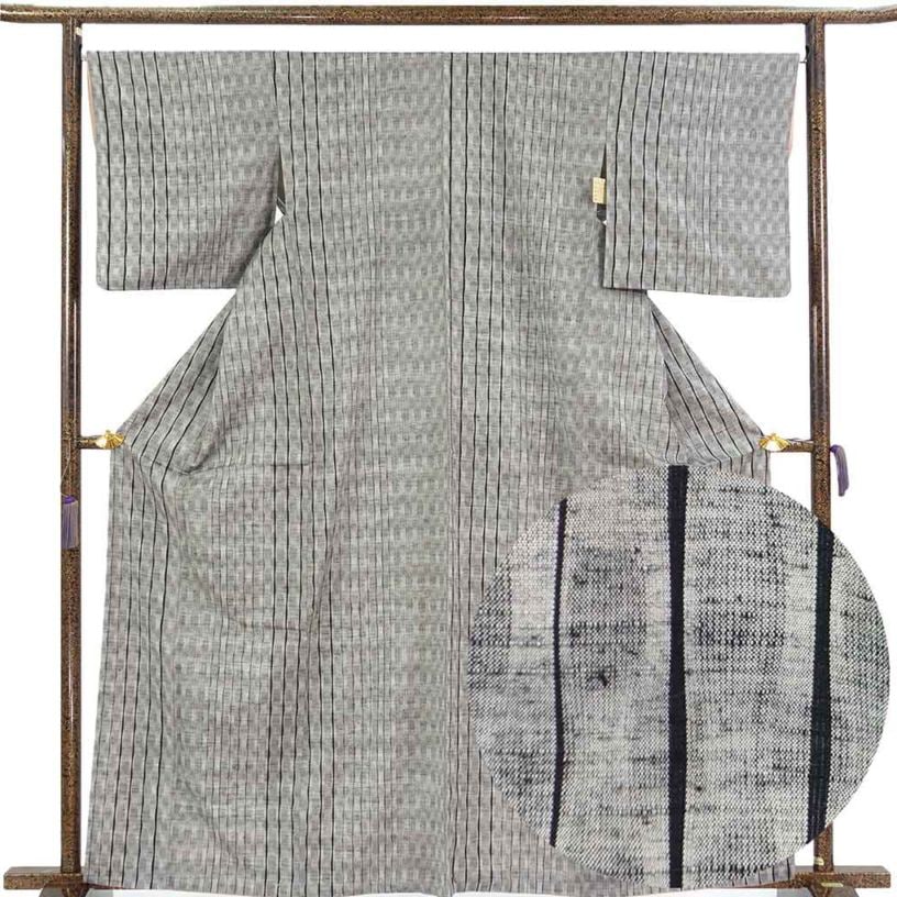 紬 リサイクル着物 身丈163cm 裄67cm 前幅25cm 後幅30cm 袖丈49cm 袖幅33cm レディース 袷 よろけ縞 裄長 裄Lサイズ 秋冬春用 正絹（シルク）グレー 美品 リメイク リユース【ランクA】