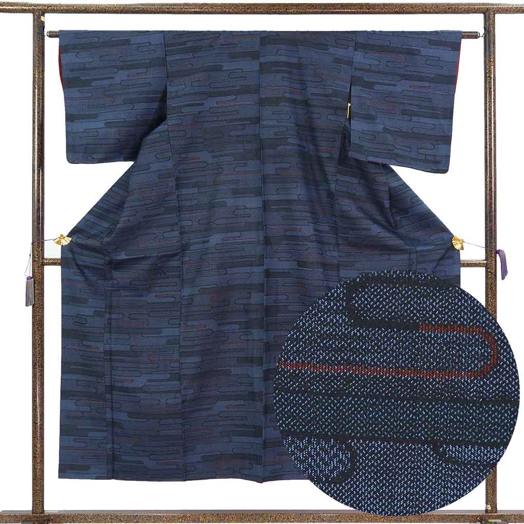 紬 リサイクル着物 身丈151cm 裄63cm 前幅24cm 後幅28cm 袖丈47cm 袖幅32cm レディース 袷 霞 裄Mサイズ 秋冬春用 正絹（シルク）ネイビー 美品 リメイク リユース【ランクA】
