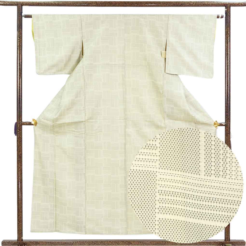 紬 リサイクル着物 身丈156cm 裄62cm 前幅22.5cm 後幅28cm 袖丈45cm 袖幅32cm レディース 袷 連続模様 裄Sサイズ 秋冬春用 正絹（シルク）ホワイト 未使用品 リメイク リユース【ランクS】