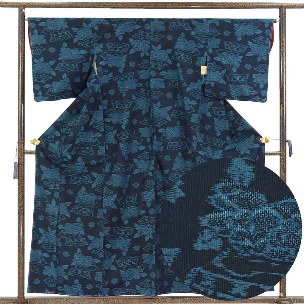 紬 リサイクル着物 身丈160cm 裄65.5cm 前幅25.5cm 後幅30cm 袖丈49cm 袖幅33cm レディース 袷 花柄 裄Mサイズ 秋冬春用 正絹（シルク）ネイビー 未使用品 リメイク リユース【ランクS】