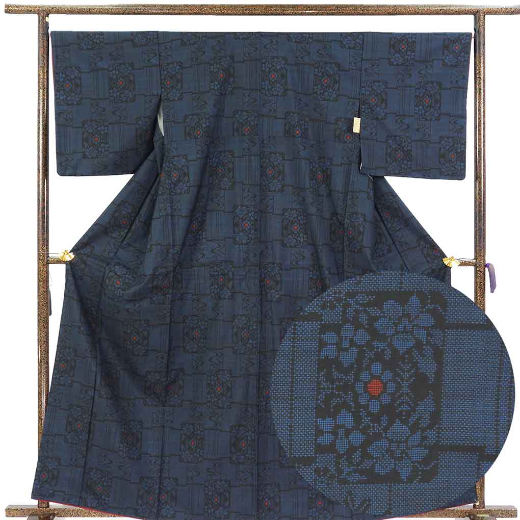 紬 リサイクル着物 身丈163cm 裄68cm 前幅25.5cm 後幅32cm 袖丈49cm 袖幅34cm レディース 袷 花柄 裄長 裄Lサイズ 秋冬春用 正絹（シルク）ネイビー 美品 大島紬 リメイク リユース【ランクA】