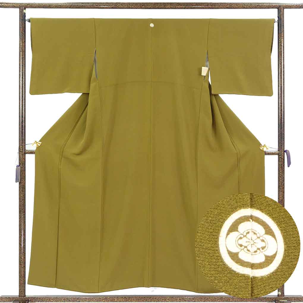 色無地 リサイクル着物 身丈155cm 裄65.5cm 前幅24cm 後幅29cm 袖丈43cm 袖幅34cm レディース 袷 無地 裄Mサイズ 秋冬春用 正絹（シルク）グリーン 美品 リメイク リユース【ランクA】