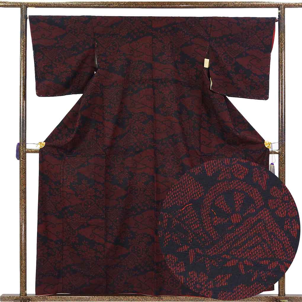 紬 リサイクル着物 身丈161cm 裄66cm 前幅24cm 後幅30cm 袖丈49cm 袖幅33cm レディース 袷 雲取り 裄長 裄M-Lサイズ 秋冬春用 正絹（シルク）ブラック 未使用品 リメイク リユース【ランクS】