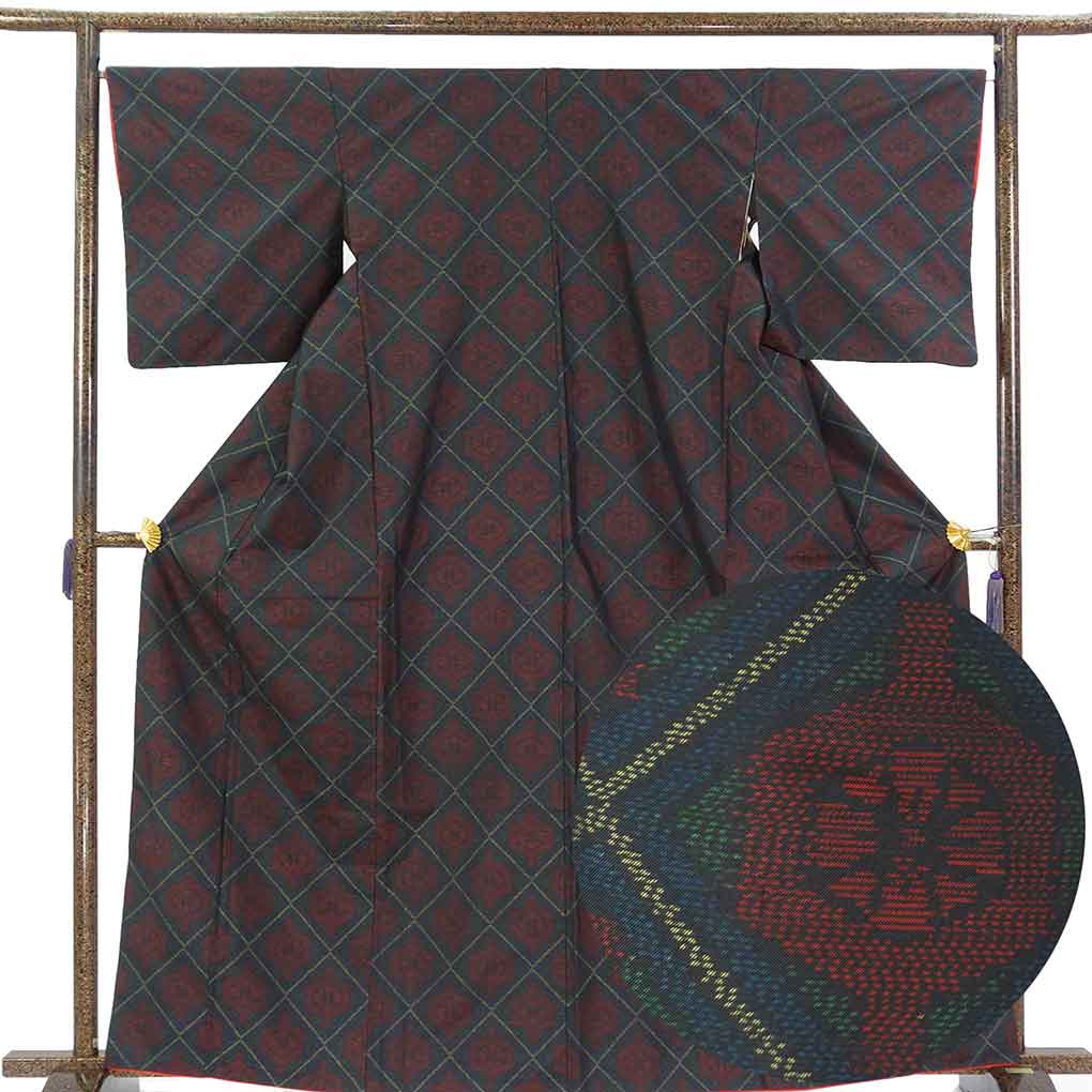 紬 リサイクル着物 身丈165cm 裄67cm 前幅24cm 後幅30.5cm 袖丈50cm 袖幅33.5cm レディース 袷 連続模様 裄長 裄Lサイズ 秋冬春用 正絹（シルク）ブラック トールサイズ やや難 大島紬 リメイク リユース【ランクB】