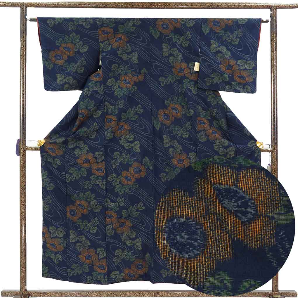 紬 リサイクル着物 身丈158cm 裄62cm 前幅22.5cm 後幅27.5cm 袖丈46cm 袖幅32cm レディース 袷 花柄 裄Sサイズ 秋冬春用 正絹（シルク）ネイビー やや難 リメイク リユース【ランクB】
