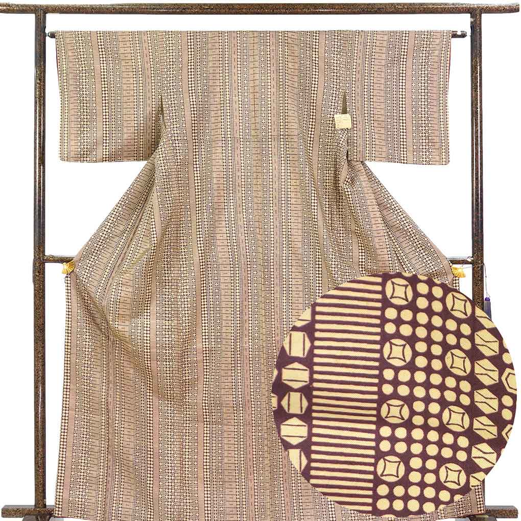 小紋 リサイクル着物 身丈168cm 裄63cm 前幅25cm 後幅29cm 袖丈45cm 袖幅33cm レディース 袷 連続模様 裄Mサイズ 秋冬春用 正絹（シルク）ブラウン トールサイズ やや難 リメイク リユース【ランクB】