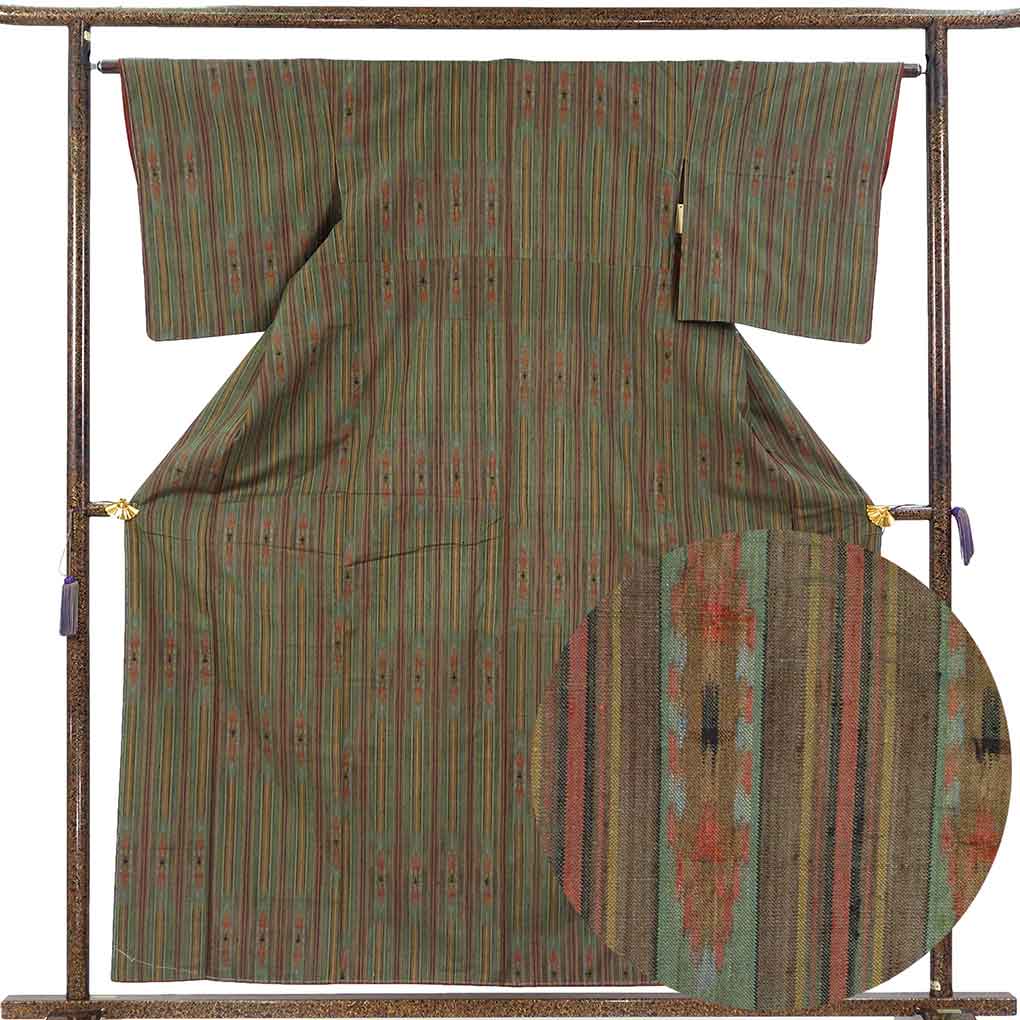 紬 リサイクル着物 身丈159cm 裄64cm 前幅22cm 後幅27cm 袖丈48cm 袖幅32.5cm レディース 袷 縞 裄Mサイズ 秋冬春用 正絹（シルク）ブラウン 未使用品 リメイク リユース【ランクS】