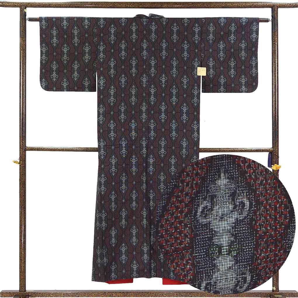 紬 リサイクル着物 身丈147cm 裄61cm 前幅23cm 後幅29cm 袖丈43cm 袖幅31cm レディース 袷 連続模様 裄Sサイズ 秋冬春用 正絹（シルク）ブラック 美品 リメイク リユース【ランクA】