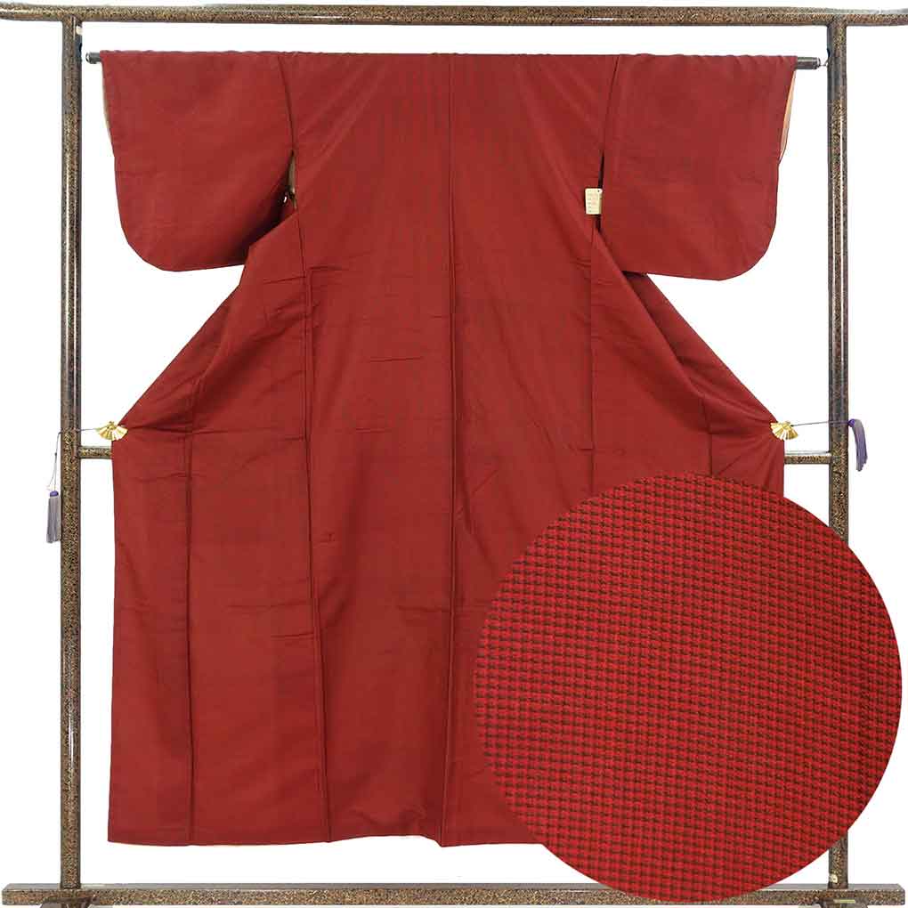 紬 リサイクル着物 身丈153cm 裄64cm 前幅24.5cm 後幅28cm 袖丈45cm 袖幅32cm レディース 袷 無地 裄Mサイズ 秋冬春用 正絹（シルク）レッド 難有り リメイク リユース【ランクC】
