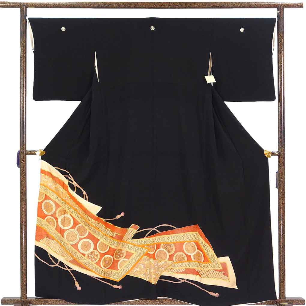 黒留袖 リサイクル着物 身丈161cm 裄67cm 前幅26cm 後幅31cm 袖丈47cm 袖幅33cm レディース 巻物 裄長 裄Lサイズ 年中着用可 正絹（シルク）ブラック やや難 リメイク リユース【ランクB】