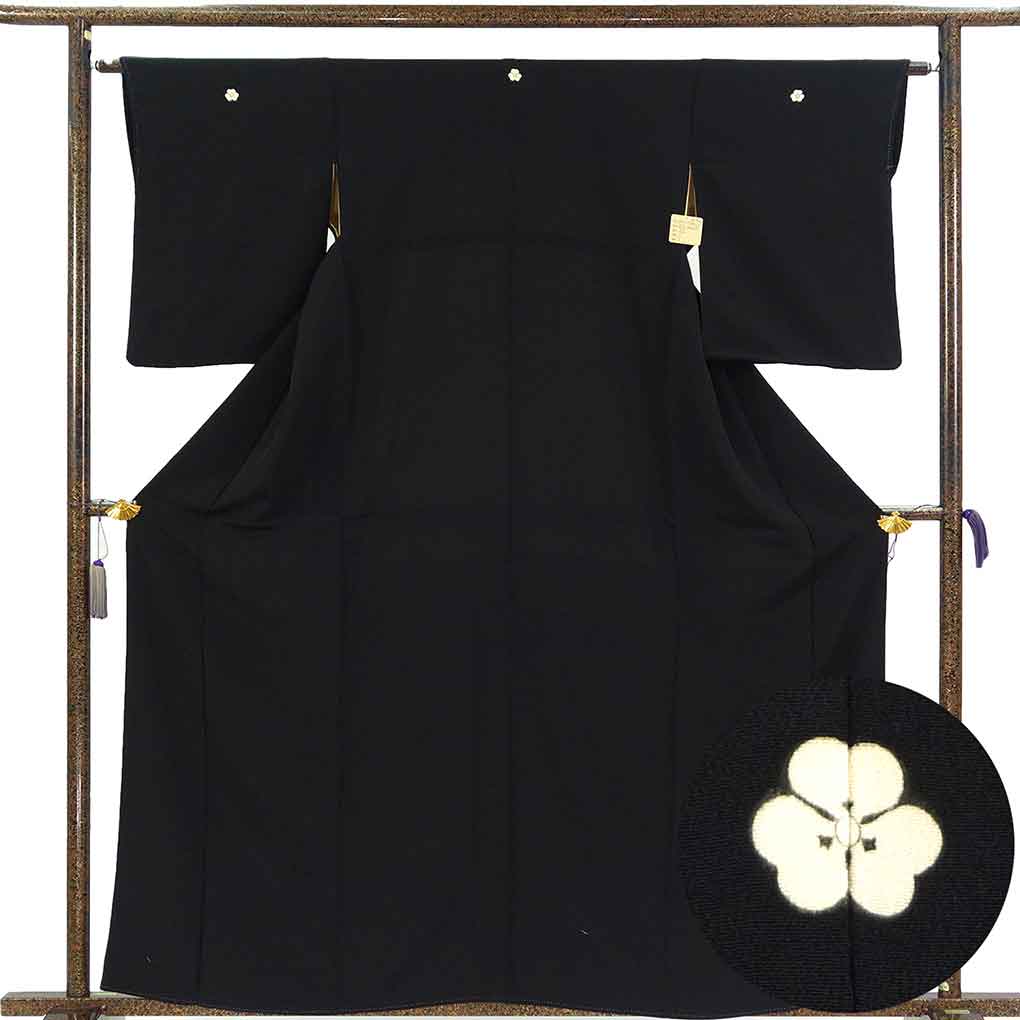 喪服（黒紋付） リサイクル着物 身丈161cm 裄63cm 前幅23cm 後幅29cm 袖丈52cm 袖幅32.5cm レディース 袷 無地 裄Mサイズ 秋冬春用 正絹（シルク）ブラック やや難 リメイク リユース【ランクB】