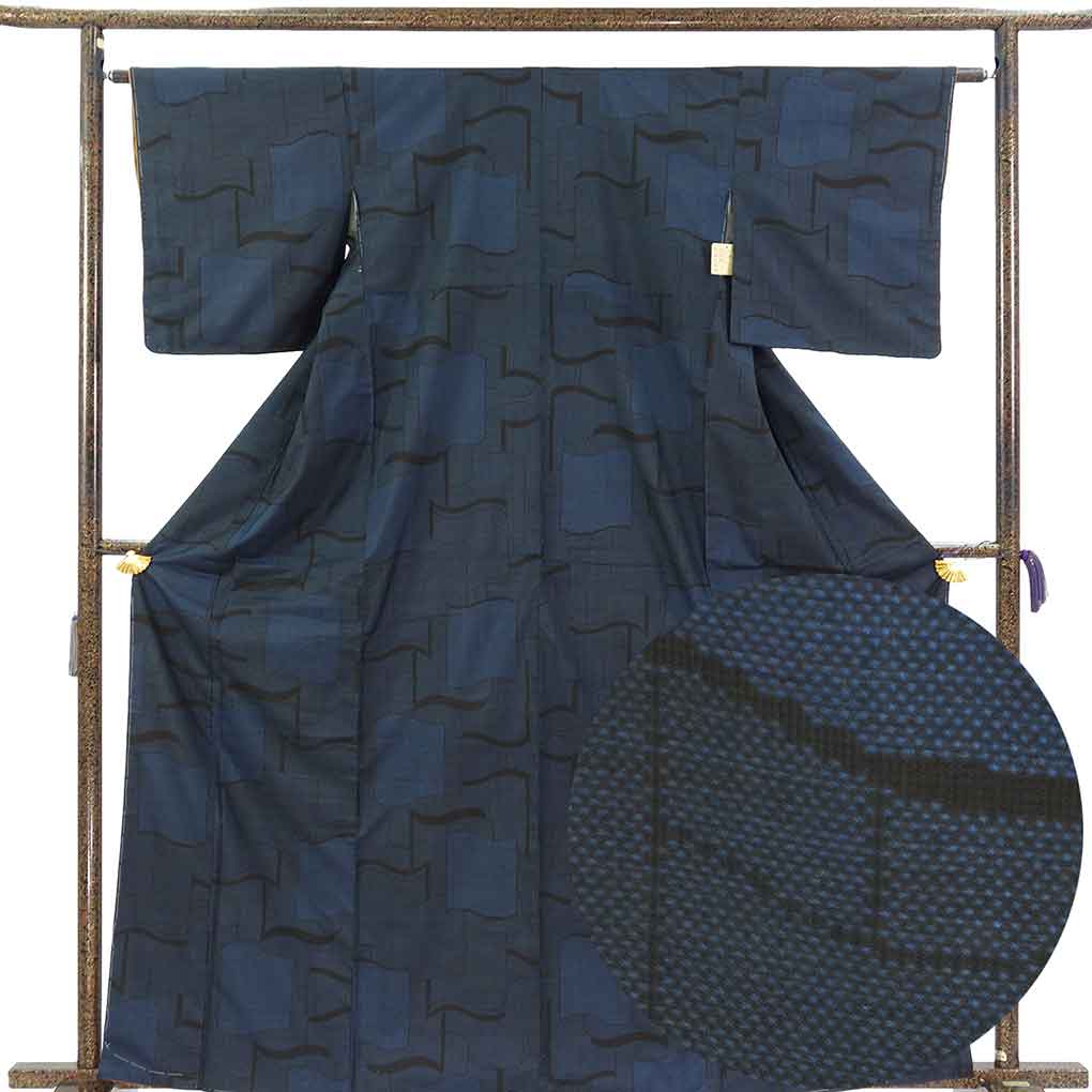 紬 リサイクル着物 身丈165cm 裄63cm 前幅23cm 後幅29cm 袖丈47cm 袖幅32cm レディース 袷 連続模様 裄Mサイズ 秋冬春用 正絹（シルク）ネイビー トールサイズ 未使用品 大島紬 リメイク リユース【ランクS】