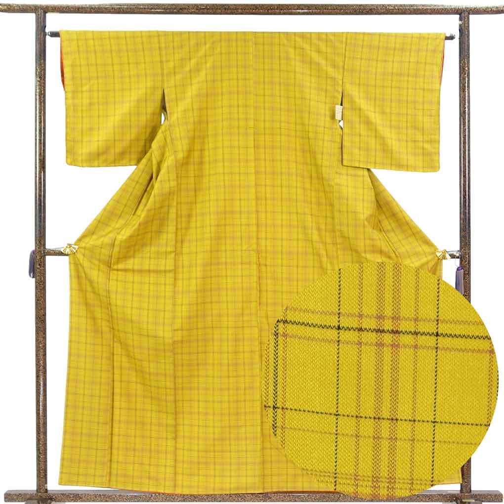 紬 リサイクル着物 身丈160cm 裄63cm 前幅23cm 後幅29cm 袖丈49cm 袖幅32cm レディース 袷 格子 裄Mサイズ 秋冬春用 正絹（シルク）イエロー 未使用品 リメイク リユース【ランクS】