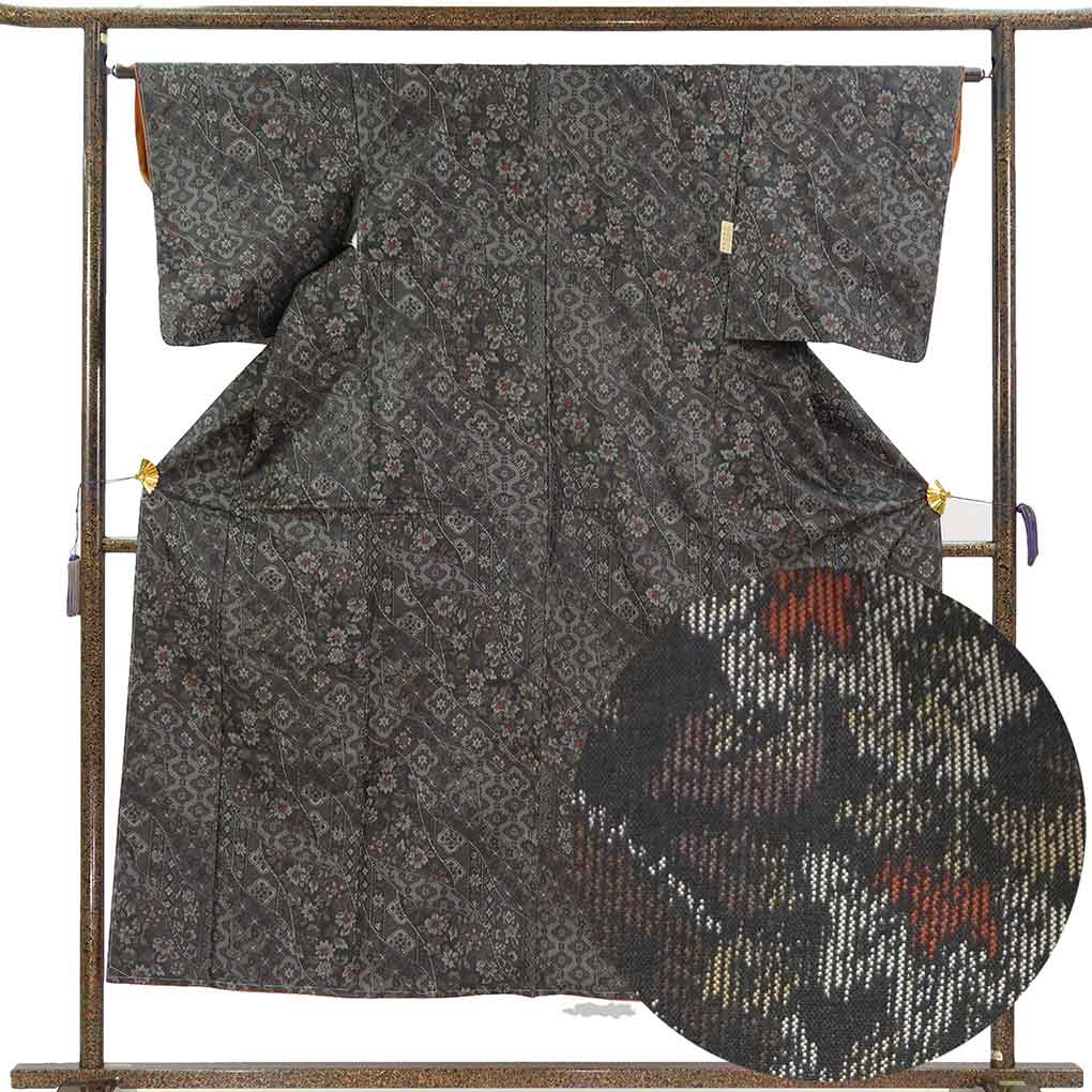 紬 リサイクル着物 身丈151cm 裄64cm 前幅23cm 後幅28.5cm 袖丈49cm 袖幅32cm レディース 袷 花柄 裄Mサイズ 秋冬春用 正絹（シルク）ブラック 未使用品 リメイク リユース【ランクS】