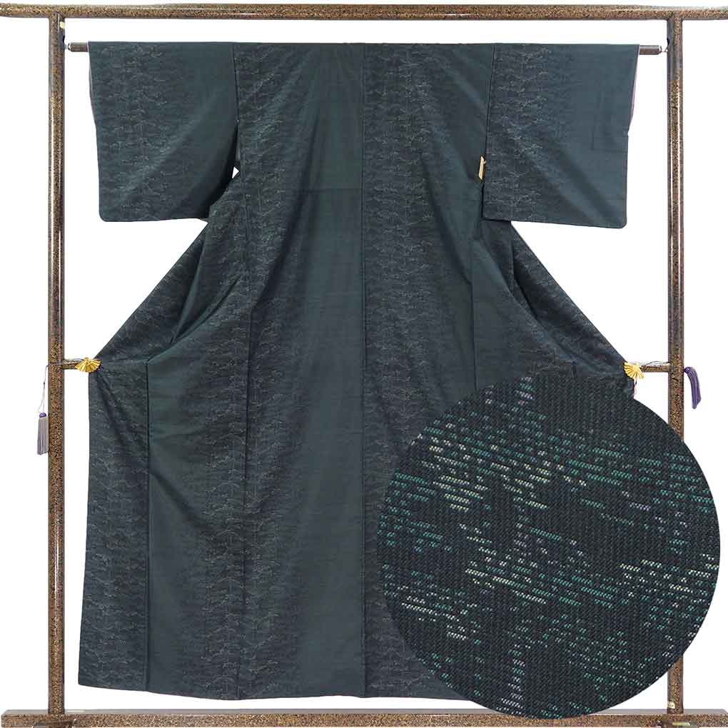 紬 リサイクル着物 身丈157cm 裄62cm 前幅22.5cm 後幅28cm 袖丈45cm 袖幅32cm レディース 袷 連続模様 裄Sサイズ 秋冬春用 正絹（シルク）ブラック 美品 大島紬 リメイク リユース【ランクA】