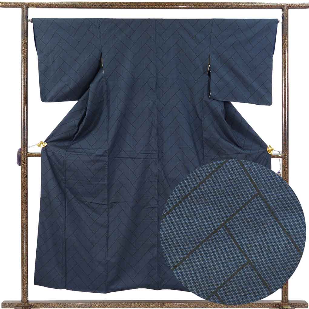 紬 リサイクル着物 身丈156cm 裄65cm 前幅24.5cm 後幅28.5cm 袖丈49cm 袖幅34cm レディース 袷 網代 裄Mサイズ 秋冬春用 正絹（シルク）ネイビー 美品 大島紬 リメイク リユース【ランクA】