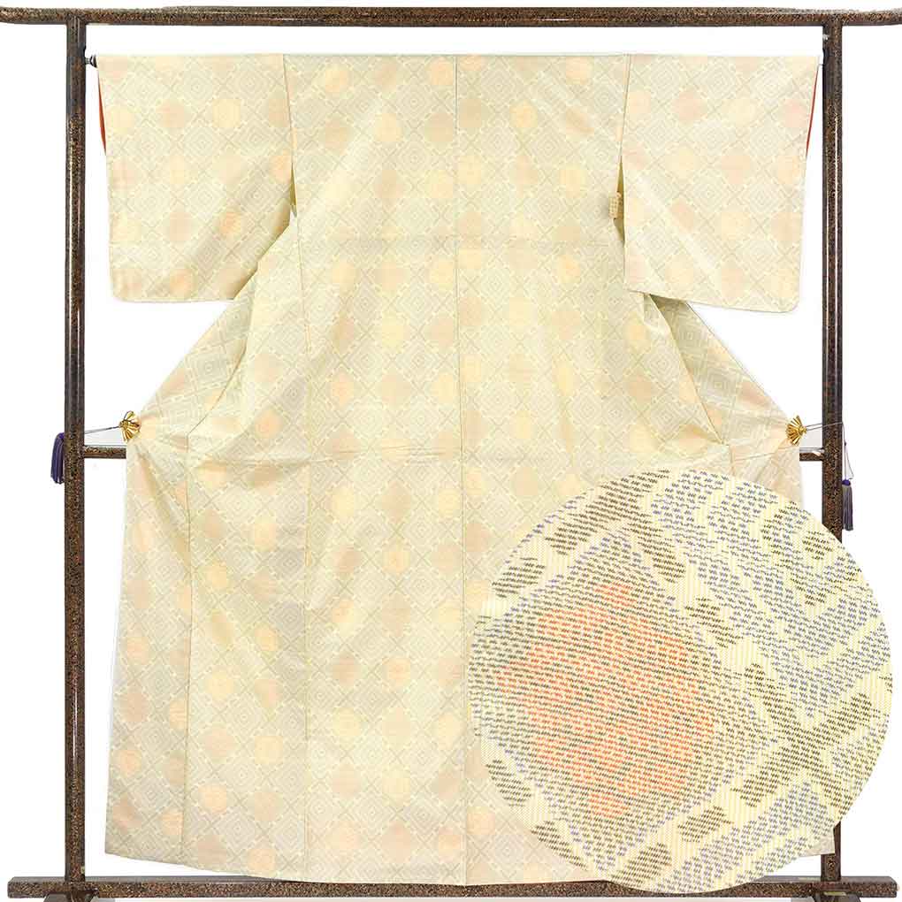 紬 リサイクル着物 身丈161cm 裄66cm 前幅24cm 後幅30cm 袖丈49cm 袖幅34cm レディース 袷 連続模様 裄長 裄M-Lサイズ 秋冬春用 正絹（シルク）イエロー 未使用品 大島紬 リメイク リユース【ランクS】