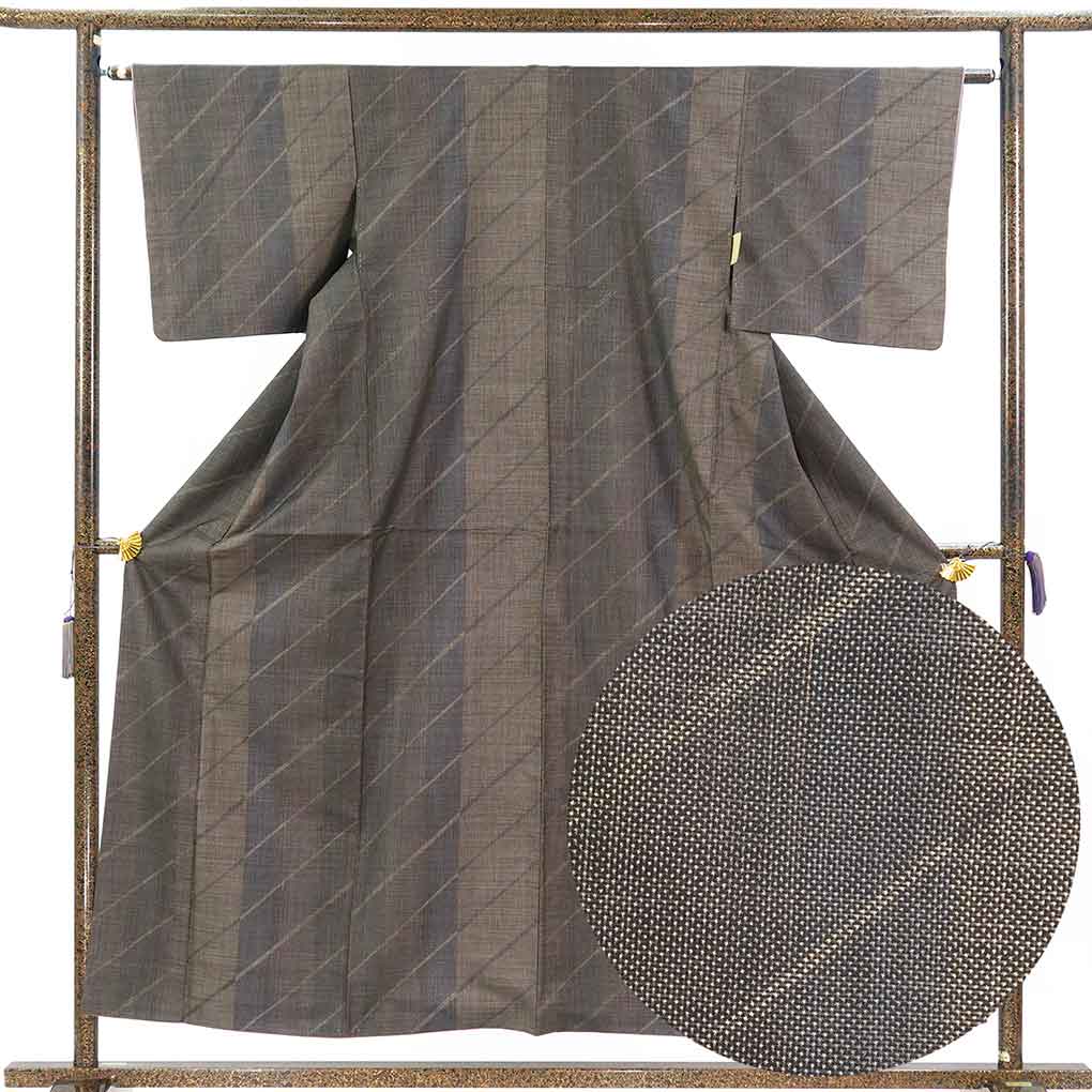紬 リサイクル着物 身丈155cm 裄63cm 前幅25.5cm 後幅29.5cm 袖丈45cm 袖幅32cm レディース 袷 連続模様 裄Mサイズ 秋冬春用 正絹（シルク）ブラウン 未使用品 リメイク リユース【ランクS】