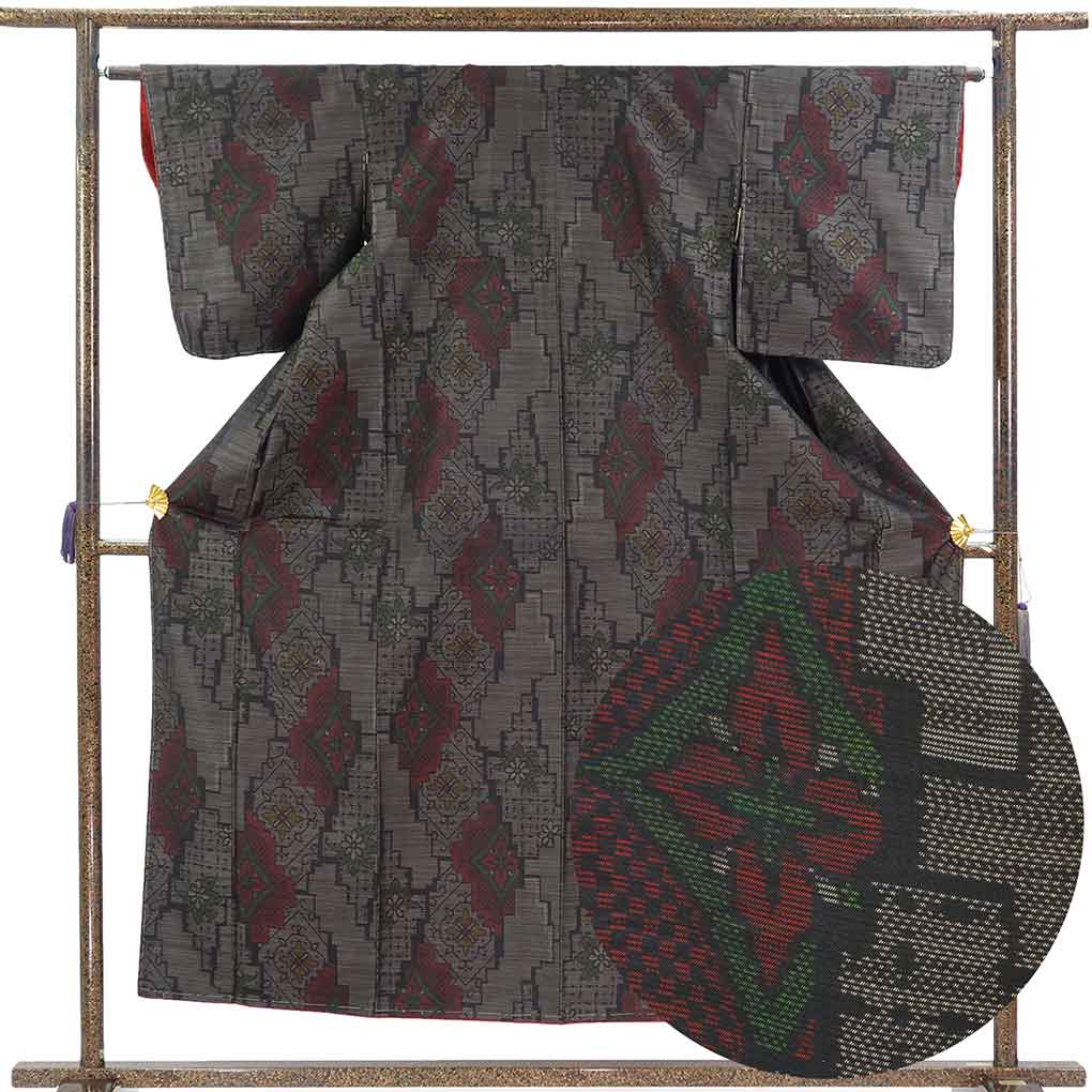 紬 リサイクル着物 身丈155cm 裄63cm 前幅22.5cm 後幅29cm 袖丈49.5cm 袖幅32.5cm レディース 袷 花柄 裄Mサイズ 秋冬春用 正絹（シルク）ブラック 未使用品 リメイク リユース【ランクS】
