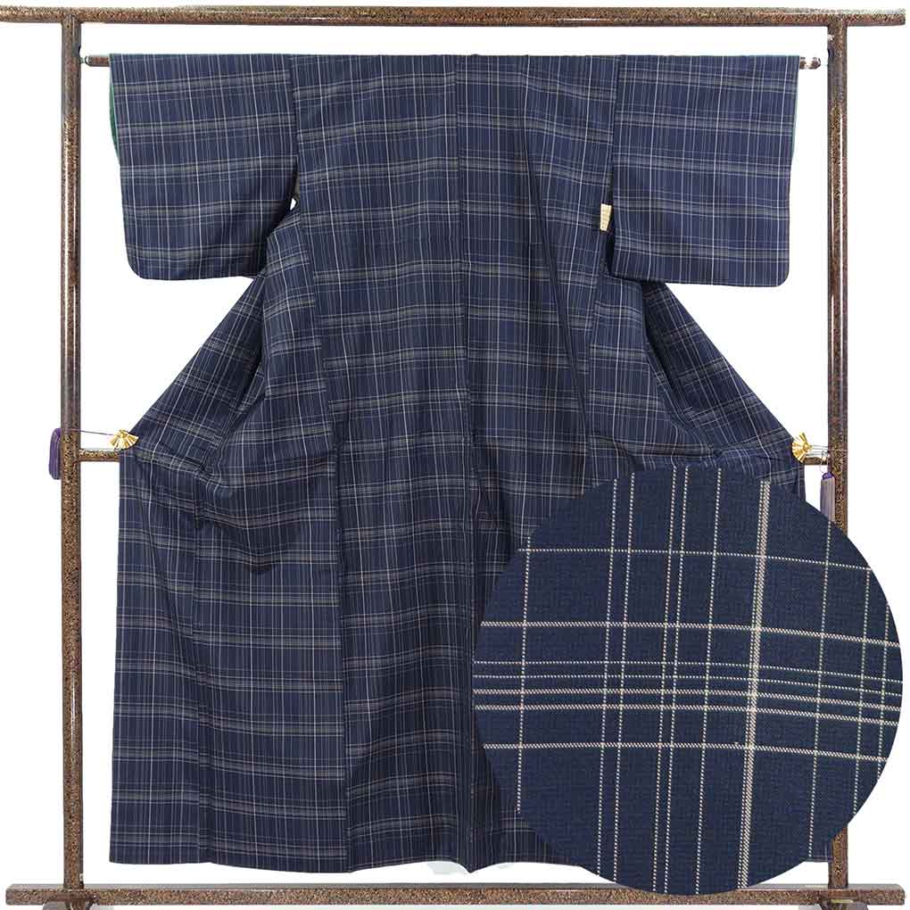 紬 リサイクル着物 身丈158cm 裄63cm 前幅28.5cm 後幅30.5cm 袖丈45.5cm 袖幅32cm レディース 袷 格子 裄Mサイズ 秋冬春用 正絹（シルク）ネイビー 美品 リメイク リユース【ランクA】