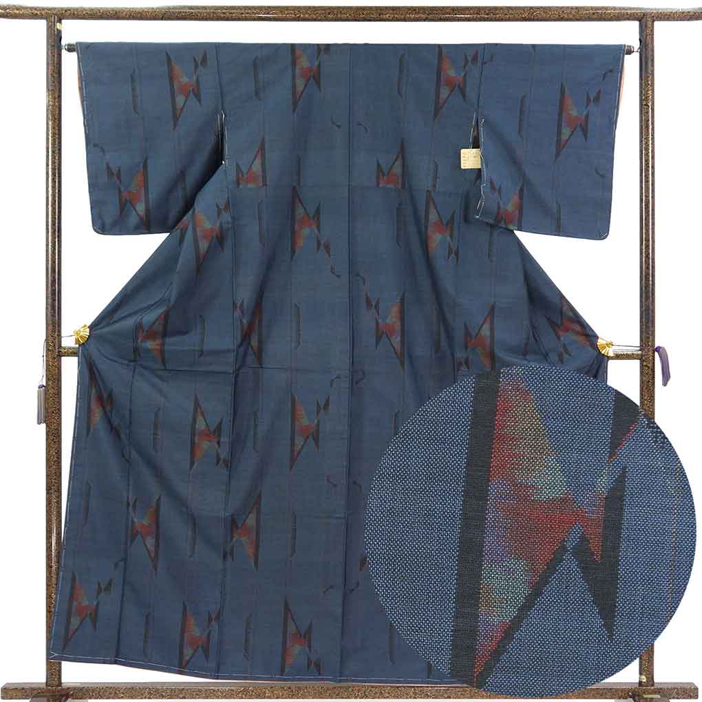 紬 リサイクル着物 身丈160cm 裄64cm 前幅25cm 後幅29.5cm 袖丈49cm 袖幅32cm レディース 袷 抽象柄 裄Mサイズ 秋冬春用 正絹（シルク）ネイビー 未使用品 大島紬 リメイク リユース【ランクS】
