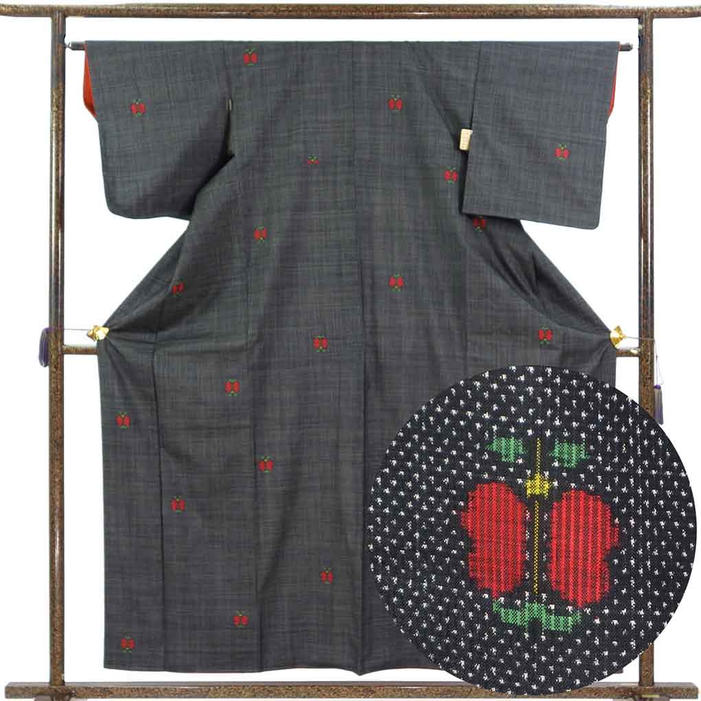紬 リサイクル着物 身丈160cm 裄63cm 前幅23cm 後幅29cm 袖丈49cm 袖幅32cm レディース 袷 遠州椿 裄Mサイズ 秋冬春用 正絹（シルク）ブラック 未使用品 リメイク リユース【ランクS】