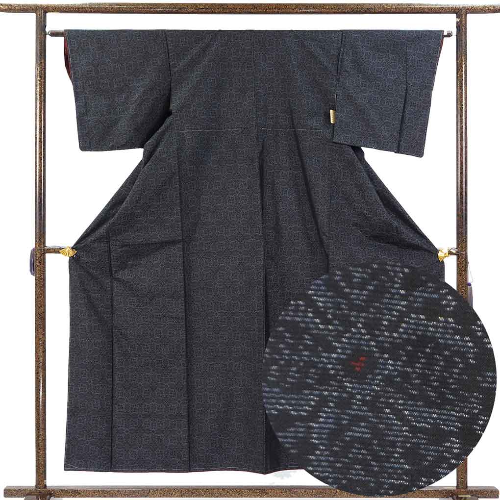 紬 リサイクル着物 身丈156cm 裄62.5cm 前幅26cm 後幅28cm 袖丈45cm 袖幅33cm レディース 袷 連続模様 裄Sサイズ 秋冬春用 正絹（シルク）ブラック 未使用品 リメイク リユース【ランクS】