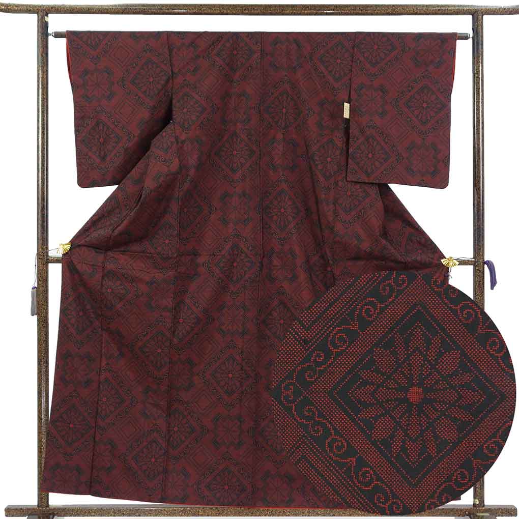 紬 リサイクル着物 身丈160cm 裄63cm 前幅23.5cm 後幅29.5cm 袖丈53cm 袖幅32cm レディース 袷 連続模様 裄Mサイズ 秋冬春用 正絹（シルク）ブラック 美品 大島紬 リメイク リユース【ランクA】