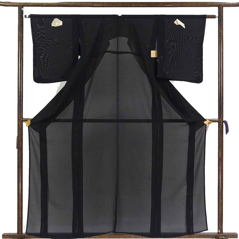 喪服（黒紋付） リサイクル着物 身丈162cm 裄63cm 前幅23cm 後幅29cm 袖丈50cm 袖幅32cm レディース 無地 裄Mサイズ 夏用 正絹（シルク）ブラック 未使用品 リメイク リユース【ランクS】