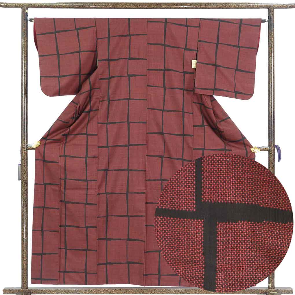 紬 リサイクル着物 身丈160cm 裄64cm 前幅22cm 後幅28cm 袖丈49cm 袖幅34cm レディース 袷 連続模様 裄Mサイズ 秋冬春用 正絹（シルク）レッド やや難 大島紬 リメイク リユース【ランクB】