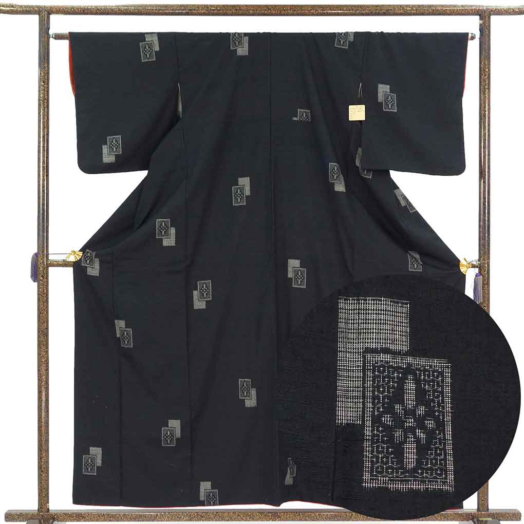 紬 リサイクル着物 身丈160cm 裄64cm 前幅23cm 後幅30.5cm 袖丈49cm 袖幅33cm レディース 袷 抽象柄 裄Mサイズ 秋冬春用 正絹（シルク）ブラック 美品 リメイク リユース【ランクA】