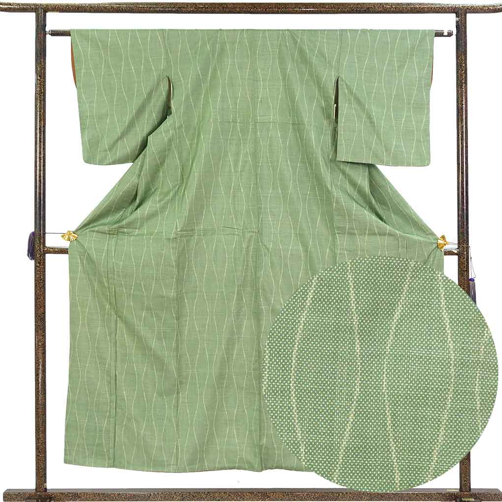 紬 リサイクル着物 身丈155cm 裄60cm 前幅22.5cm 後幅29cm 袖丈49cm 袖幅30.5cm レディース 袷 立涌 裄SS-Sサイズ 秋冬春用 正絹（シルク）グリーン やや難 大島紬 リメイク リユース【ランクB】