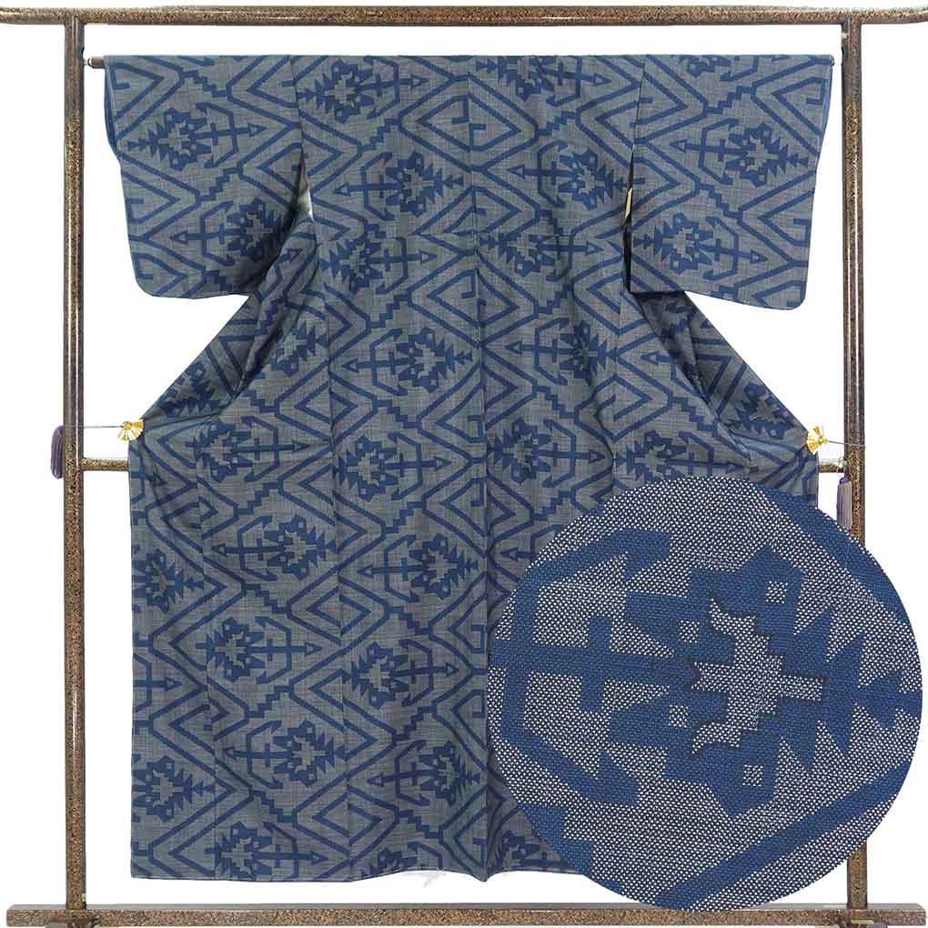 紬 リサイクル着物 身丈157cm 裄65cm 前幅24.5cm 後幅30cm 袖丈49cm 袖幅33cm レディース 袷 抽象柄 裄Mサイズ 秋冬春用 正絹（シルク）ネイビー 未使用品 大島紬 リメイク リユース【ランクS】