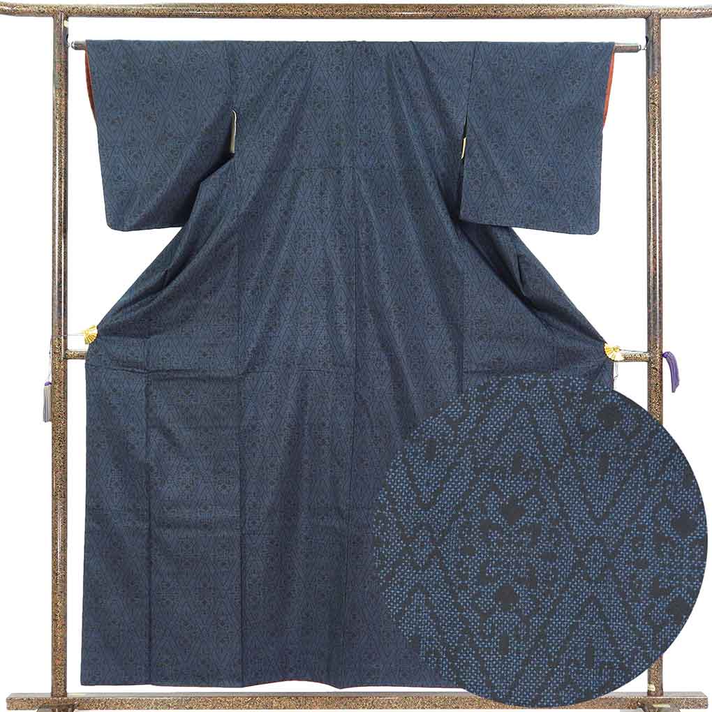 紬 リサイクル着物 身丈160cm 裄63cm 前幅23cm 後幅29cm 袖丈49cm 袖幅32cm レディース 袷 連続模様 裄Mサイズ 秋冬春用 正絹（シルク）ネイビー 美品 大島紬 リメイク リユース【ランクA】