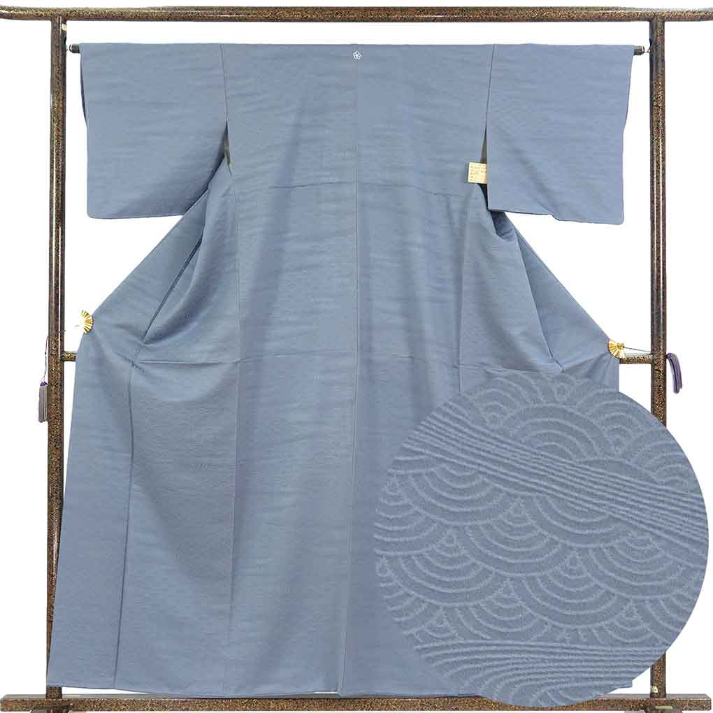 色無地 リサイクル着物 身丈160cm 裄64cm 前幅26cm 後幅30cm 袖丈44cm 袖幅32cm レディース 袷 無地 裄Mサイズ 秋冬春用 正絹（シルク）グレー 美品 リメイク リユース【ランクA】