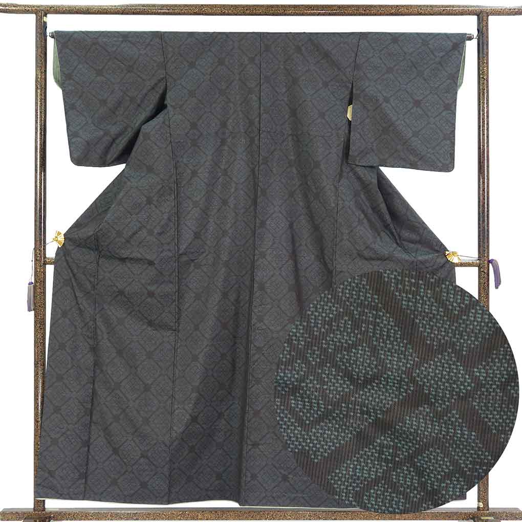 紬 リサイクル着物 身丈160cm 裄64cm 前幅27cm 後幅29.5cm 袖丈49cm 袖幅33cm レディース 袷 連続模様 裄Mサイズ 秋冬春用 正絹（シルク）ブラック 未使用品 リメイク リユース【ランクS】