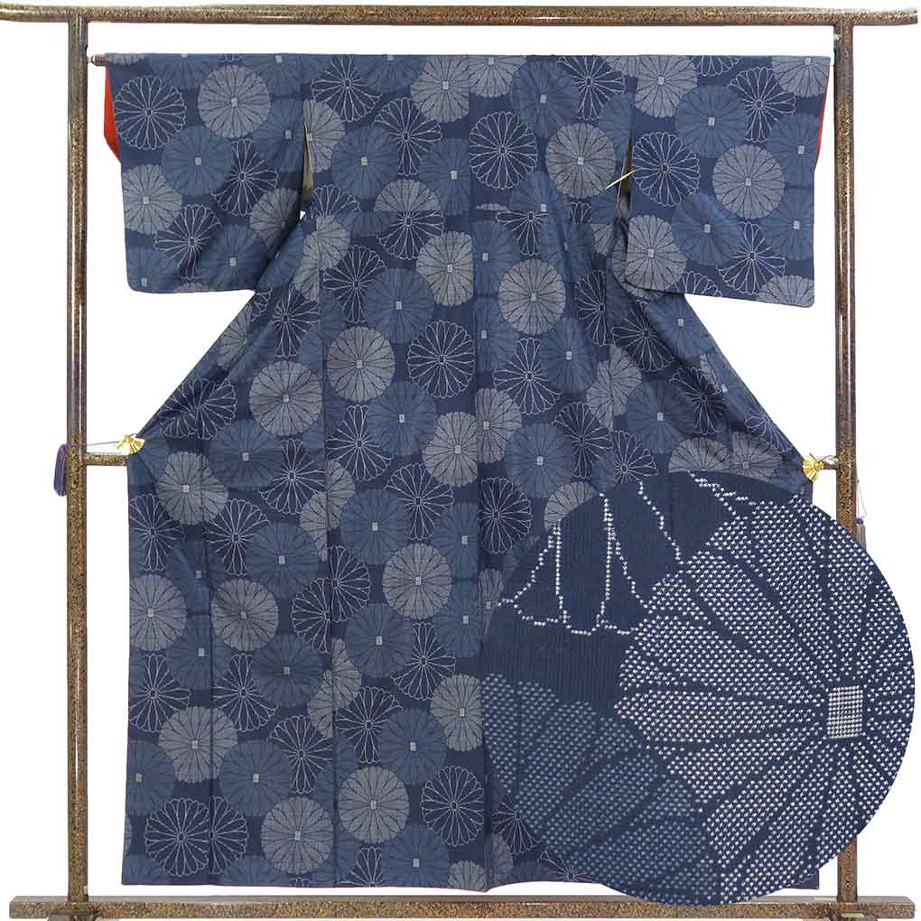 紬 リサイクル着物 身丈159cm 裄66cm 前幅23cm 後幅29.5cm 袖丈49cm 袖幅34cm レディース 袷 菊 裄長 裄M-Lサイズ 秋冬春用 正絹（シルク）ネイビー 美品 リメイク リユース【ランクA】
