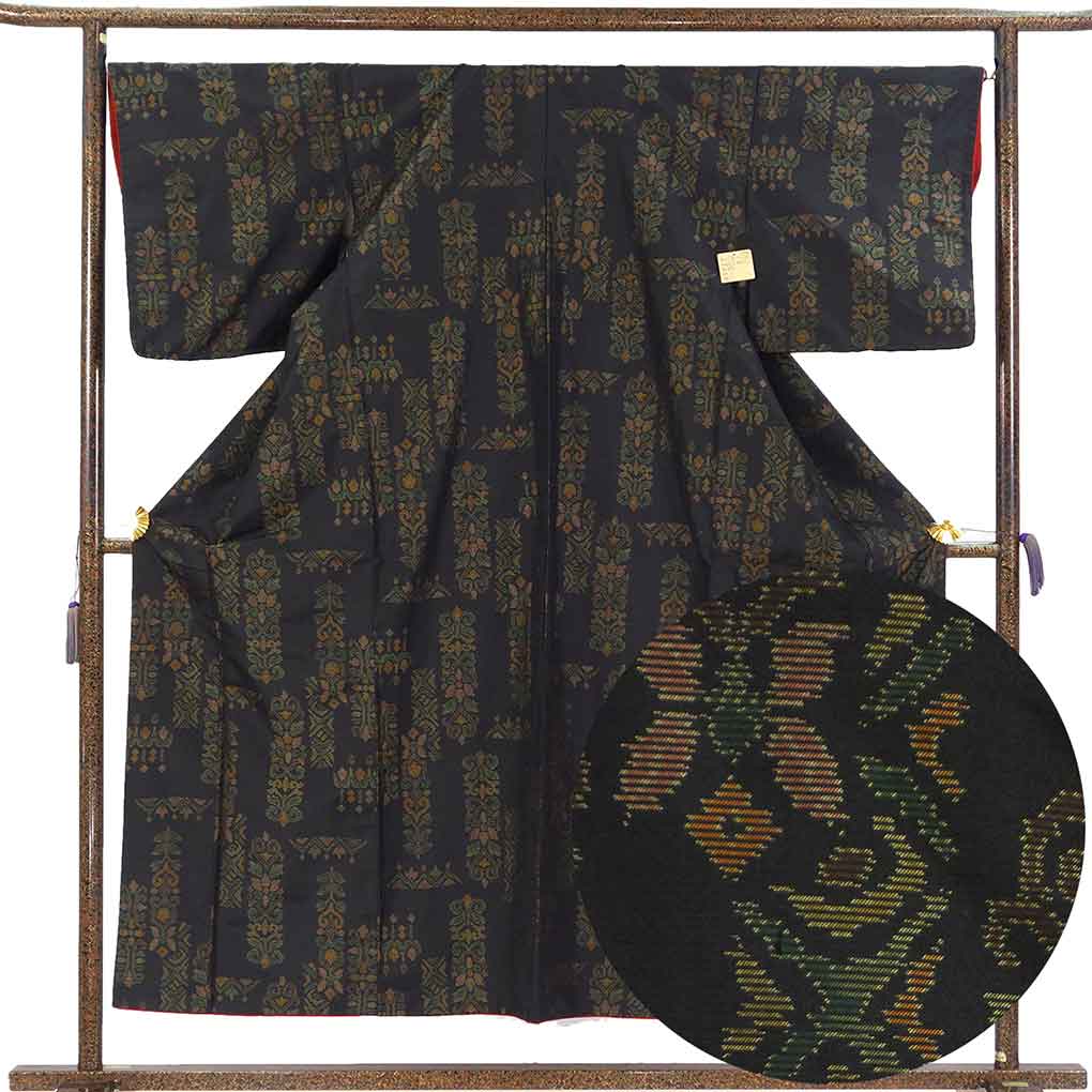紬 リサイクル着物 身丈154cm 裄67.5cm 前幅26.5cm 後幅32cm 袖丈49cm 袖幅34cm レディース 袷 連続模様 裄長 裄Lサイズ 秋冬春用 正絹（シルク）ブラック 美品 大島紬 リメイク リユース【ランクA】