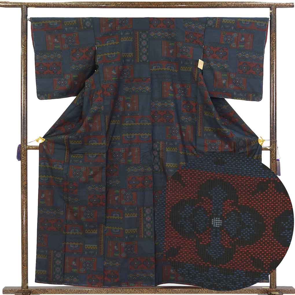 紬 リサイクル着物 身丈160cm 裄66.5cm 前幅24cm 後幅30cm 袖丈49cm 袖幅34cm レディース 袷 抽象柄 裄長 裄M-Lサイズ 秋冬春用 正絹（シルク）ネイビー 未使用品 大島紬 リメイク リユース【ランクS】