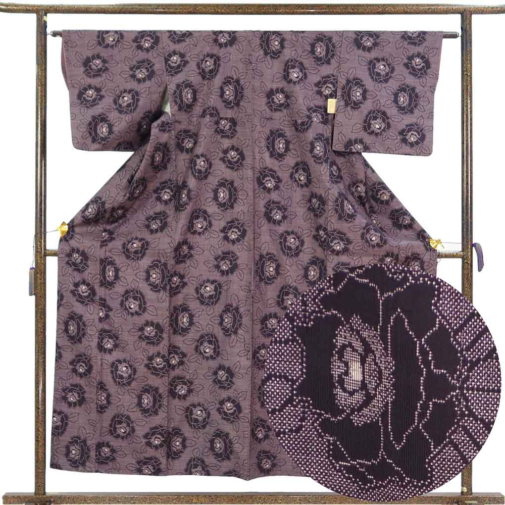紬 リサイクル着物 身丈156cm 裄62.5cm 前幅23cm 後幅29.5cm 袖丈46cm 袖幅32cm レディース 袷 薔薇柄 裄Sサイズ 秋冬春用 正絹（シルク）パープル 美品 大島紬 リメイク リユース【ランクA】