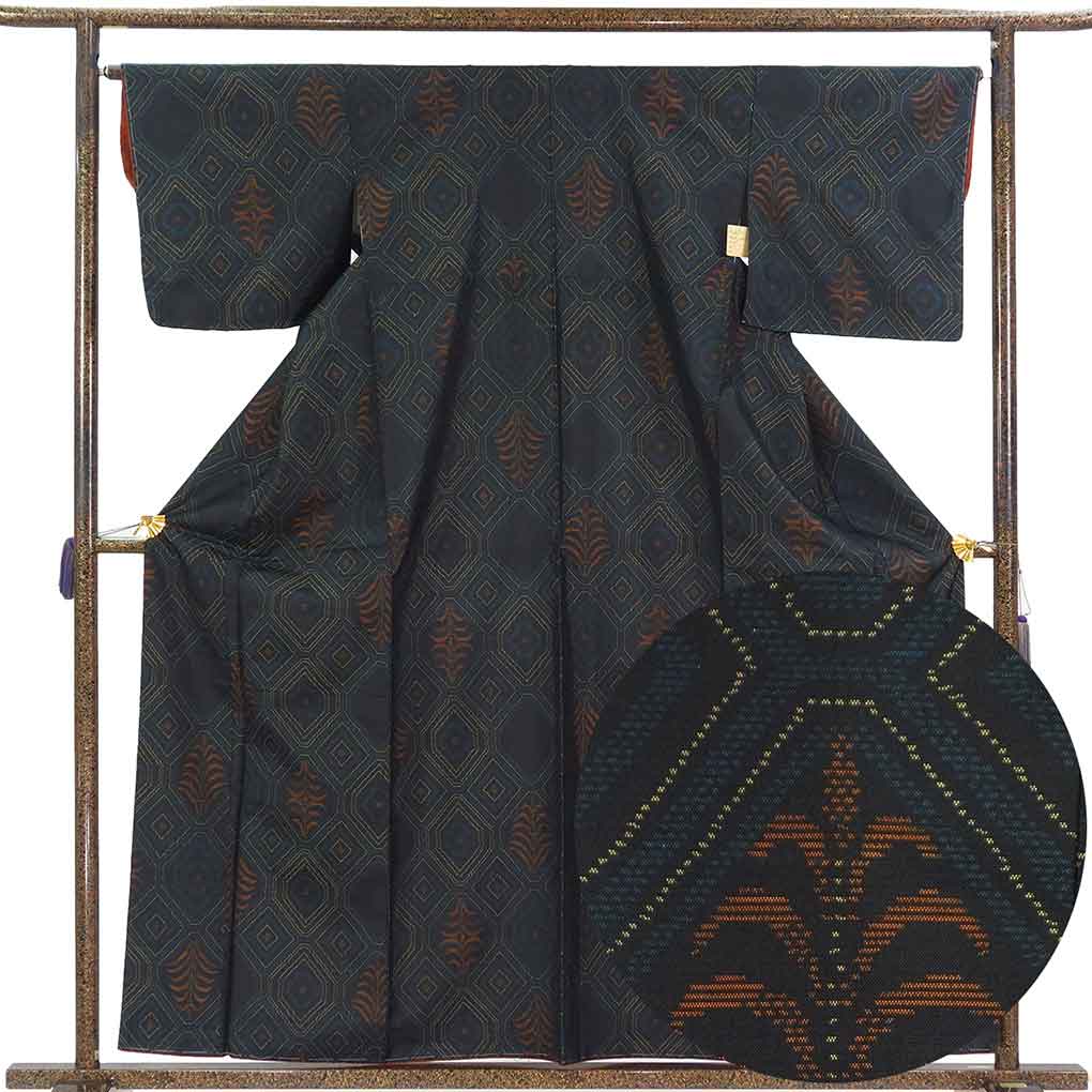 紬 リサイクル着物 身丈160cm 裄65cm 前幅26cm 後幅30cm 袖丈45cm 袖幅33cm レディース 袷 連続模様 裄Mサイズ 秋冬春用 正絹（シルク）ブラック 未使用品 大島紬 リメイク リユース【ランクS】