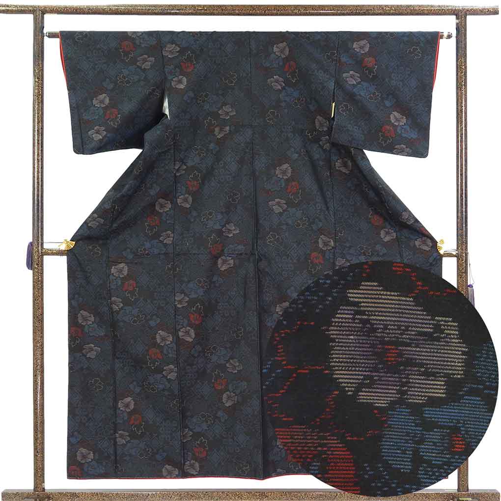 紬 リサイクル着物 身丈158cm 裄62cm 前幅22.5cm 後幅28cm 袖丈45cm 袖幅32cm レディース 袷 花柄 裄Sサイズ 秋冬春用 正絹（シルク）ネイビー 未使用品 大島紬 リメイク リユース【ランクS】