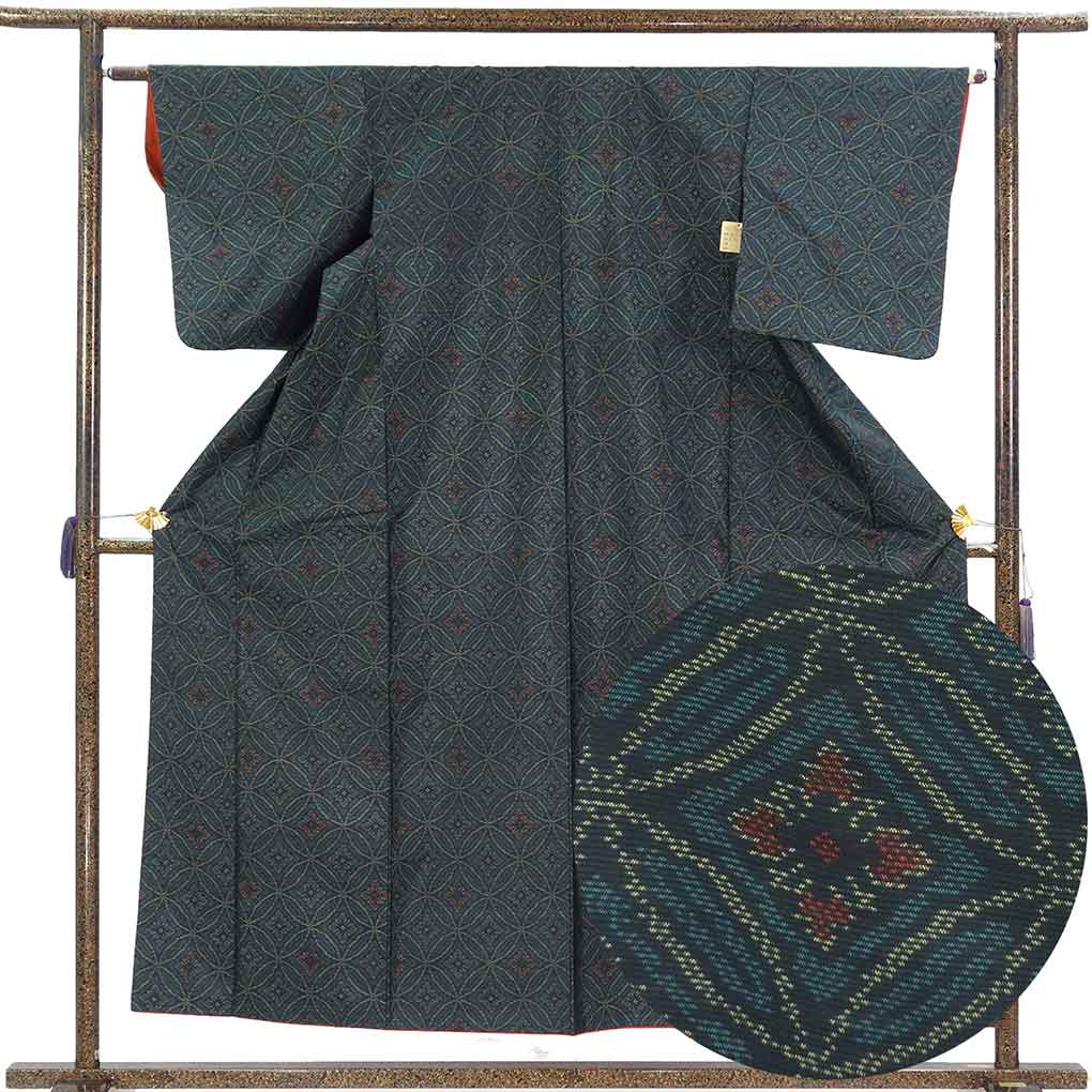 紬 リサイクル着物 身丈156cm 裄62.5cm 前幅24.5cm 後幅29cm 袖丈49cm 袖幅32cm レディース 袷 七宝 裄Sサイズ 秋冬春用 正絹（シルク）ブラック 美品 リメイク リユース【ランクA】