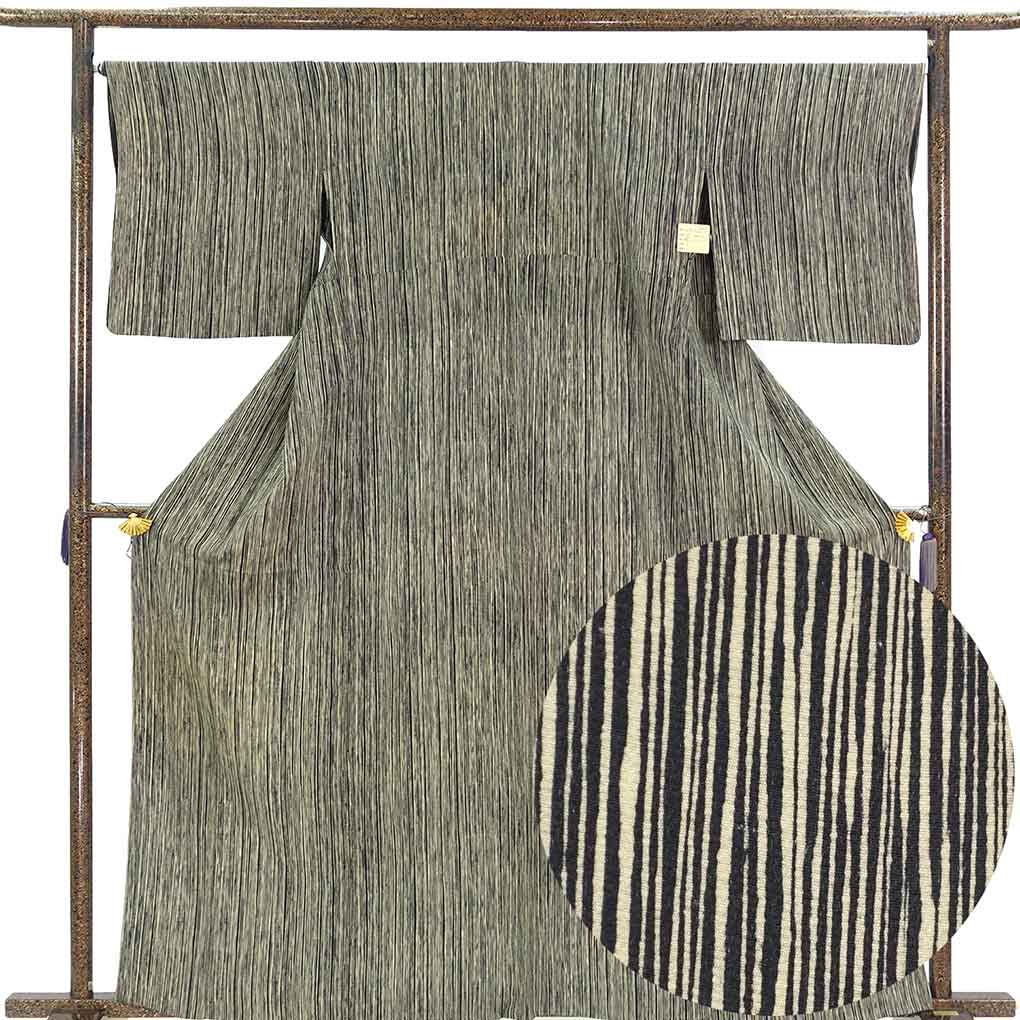 小紋 リサイクル着物 身丈165cm 裄68cm 前幅24cm 後幅31cm 袖丈48cm 袖幅34cm レディース 単衣 縦縞 裄長 裄Lサイズ 初夏・初秋用 正絹（シルク）ブラック トールサイズ 美品 花井幸子 リメイク リユース【ランクA】
