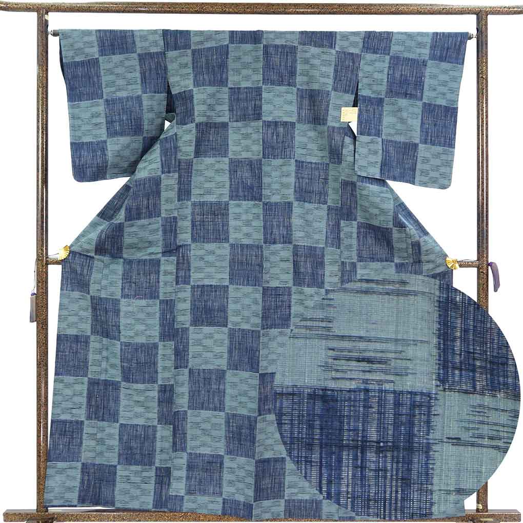 紬 リサイクル着物 身丈162cm 裄65cm 前幅25cm 後幅29cm 袖丈53cm 袖幅32cm レディース 単衣 市松 裄Mサイズ 初夏・初秋用 正絹（シルク）ネイビー 美品 リメイク リユース【ランクA】