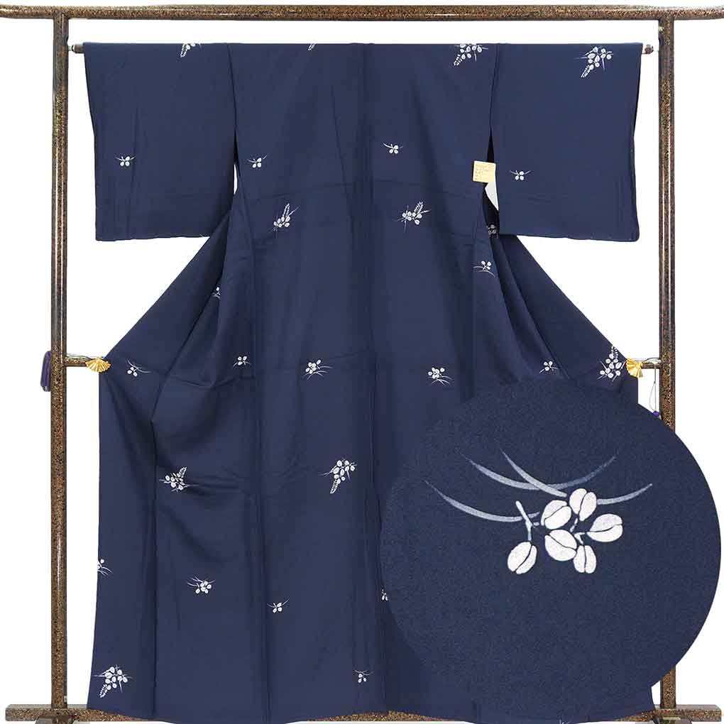 小紋 リサイクル着物 身丈162cm 裄65cm 前幅26.5cm 後幅31cm 袖丈47cm 袖幅33cm レディース 単衣 萩柄 裄Mサイズ 初夏・初秋用 正絹（シルク）ネイビー 未使用品 望月龍雄 リメイク リユース【ランクS】