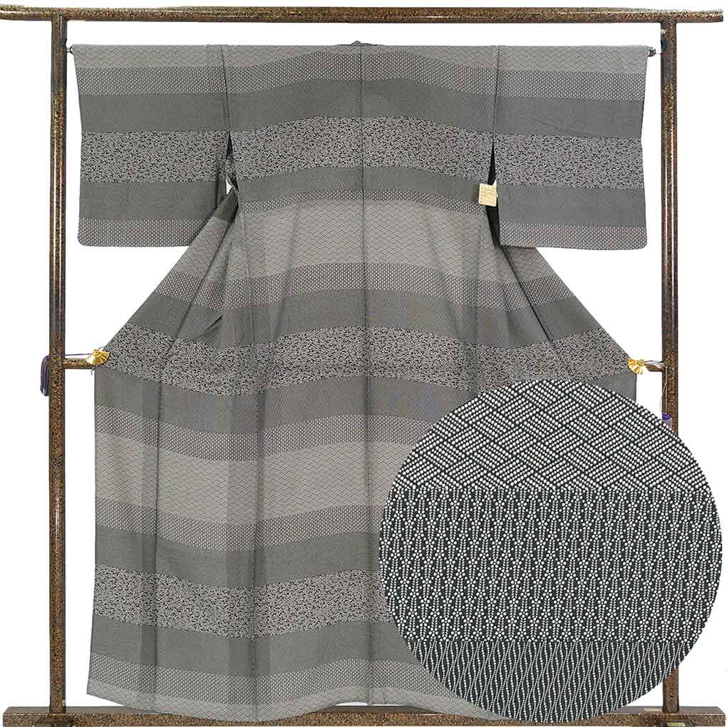 小紋 リサイクル着物 身丈160cm 裄68cm 前幅24cm 後幅29cm 袖丈49cm 袖幅34cm レディース 単衣 横段柄 裄長 裄Lサイズ 初夏・初秋用 正絹（シルク）ブラック 美品 リメイク リユース【ランクA】